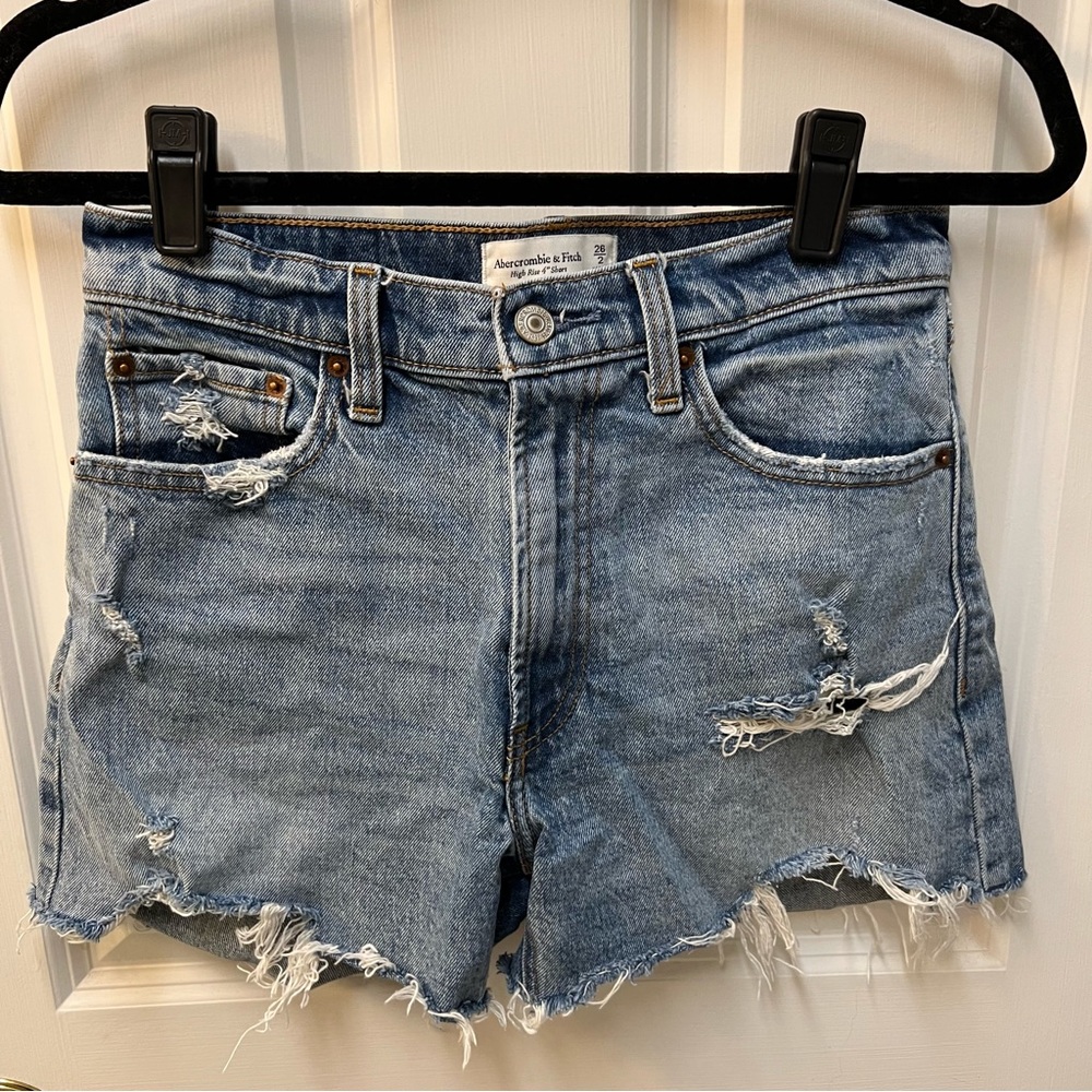 Abercrombie & Fitch high rise 4” shorts